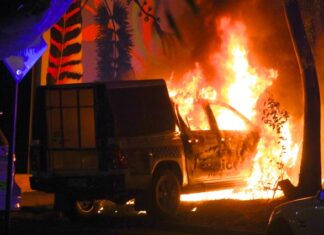 BREAKING: Angry mob attacks cops, hospital after alleged killer arrested